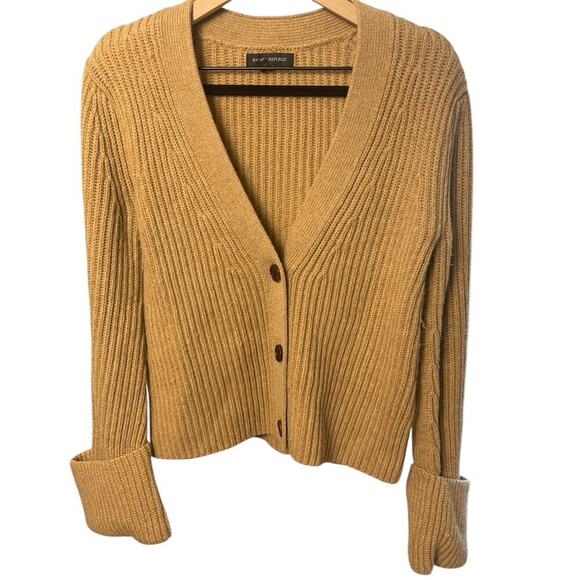 Banana Republic Extra Fine Merino Wool/Cashmere Blend Sweater, Tan, Preppy, XS - Picture 2 of 5